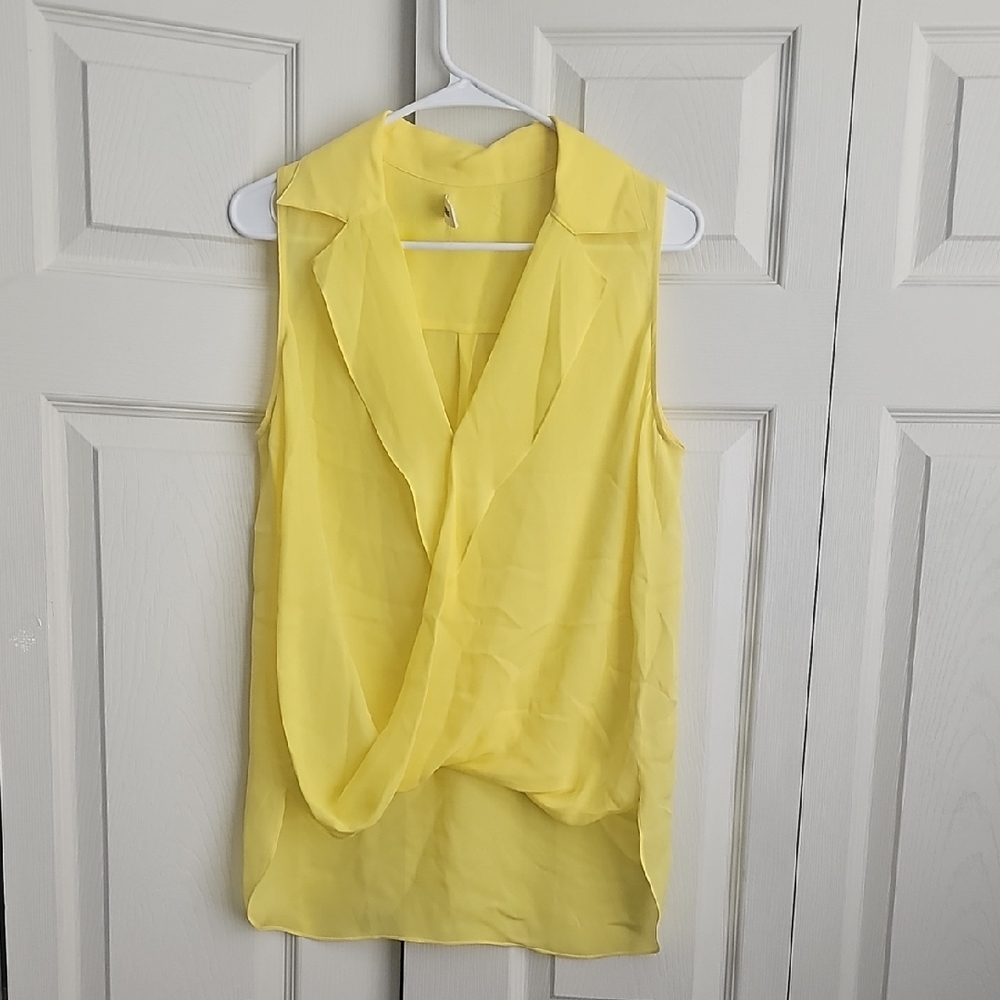 L'AGENCE women's Yellow Draped front Sleeveless Blouse top.  CONT. I (i)